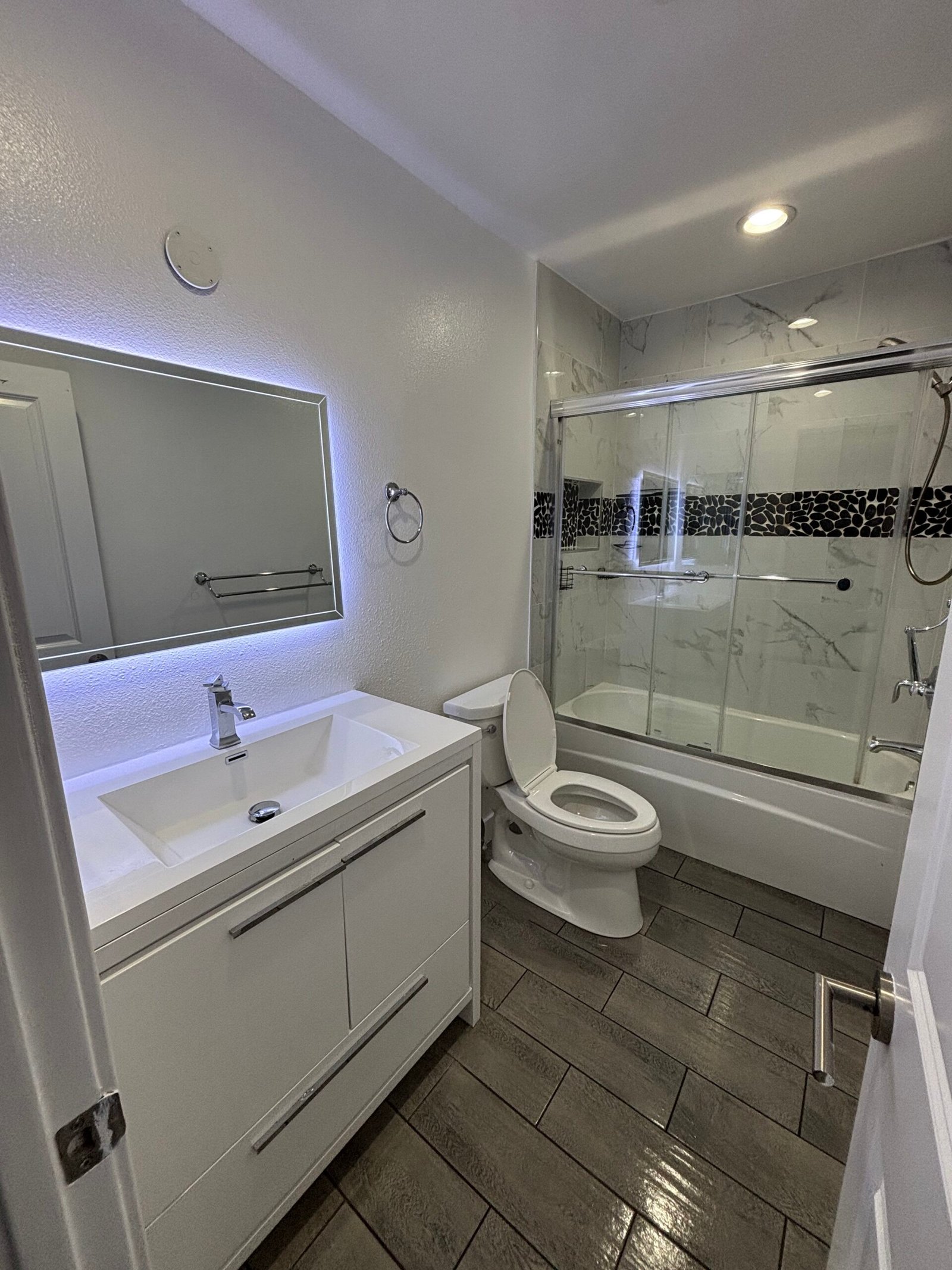 964B8E68-18F9-4E40-8E26-E0C0A780E724